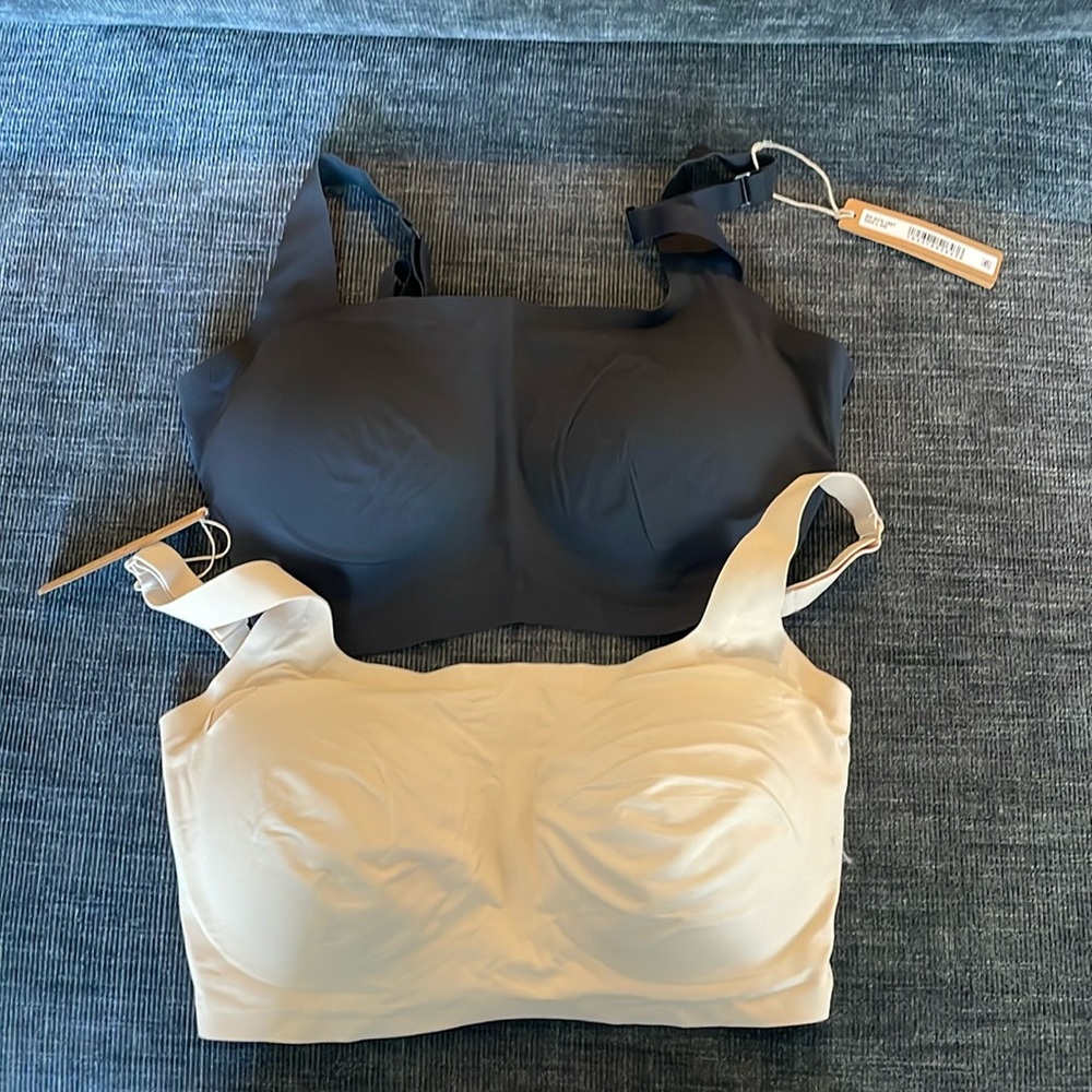 Skims Scoop Bralette in Black and Sand size L-DD.